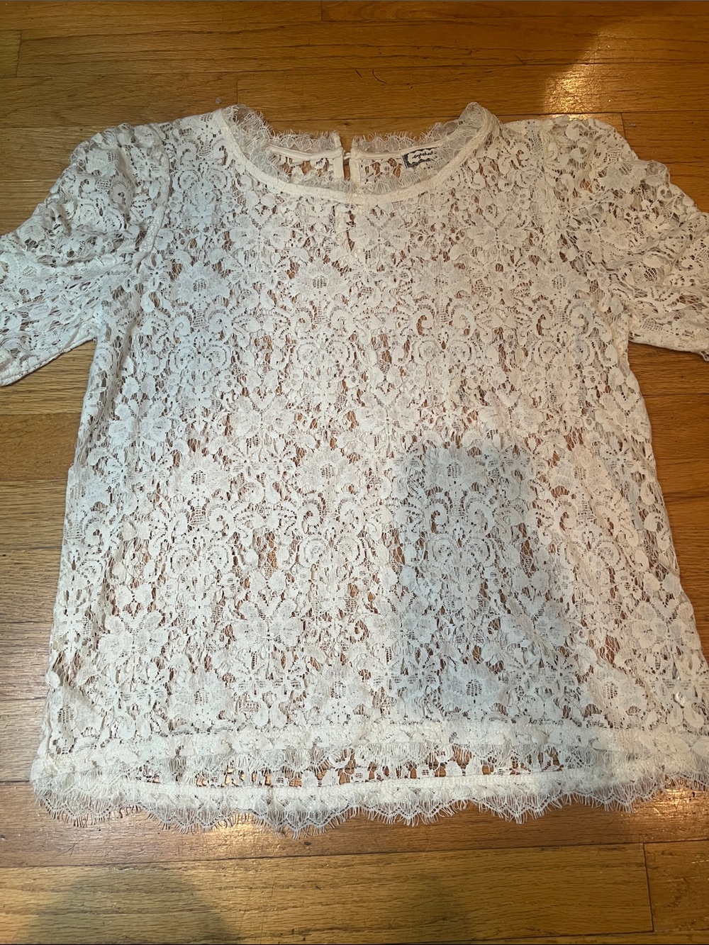 Women's White Lace Short-Sleeve Top